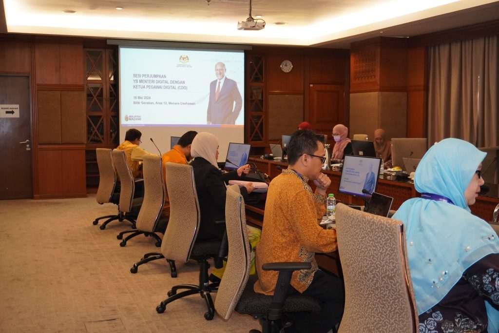 16 Mei 2024 | Sesi Perjumpaan YB Menteri Digital Dengan Ketua Pegawai Digital (CDO) Yang Dihadiri Oleh Jdn Dan Wakil-Wakil Daripada Kementerian Pertanian Dan Keterjaminan Makanan, Kementerian Pendidikan