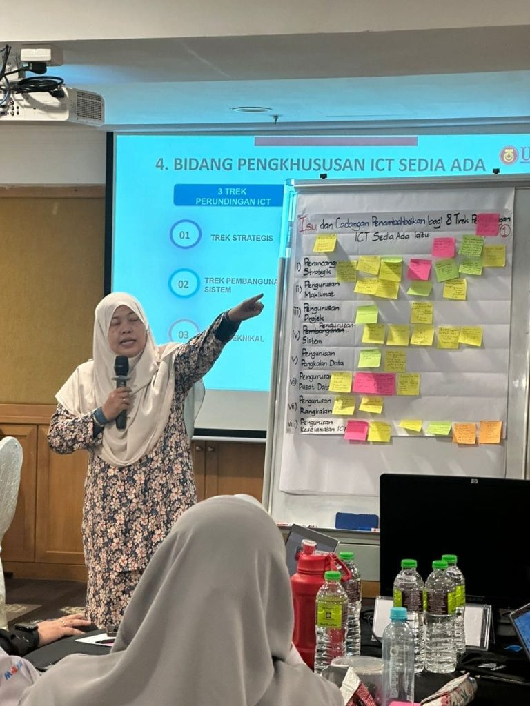 12-13 Program Semakan Semula Bidang Pengkhususan ICT Sektor Awam Sorotan Keperluan Negara Dan Masa Hadapan (Siri 1)