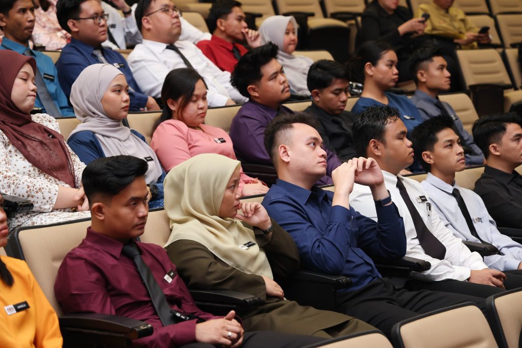 29 April 2025 | Majlis Amanat Ketua Perkhidmatan dan Penyerahan Surat Penempatan kepada 53 orang Juruteknik Komputer Gred FT1 lantikan baharu bagi Negeri Sarawak