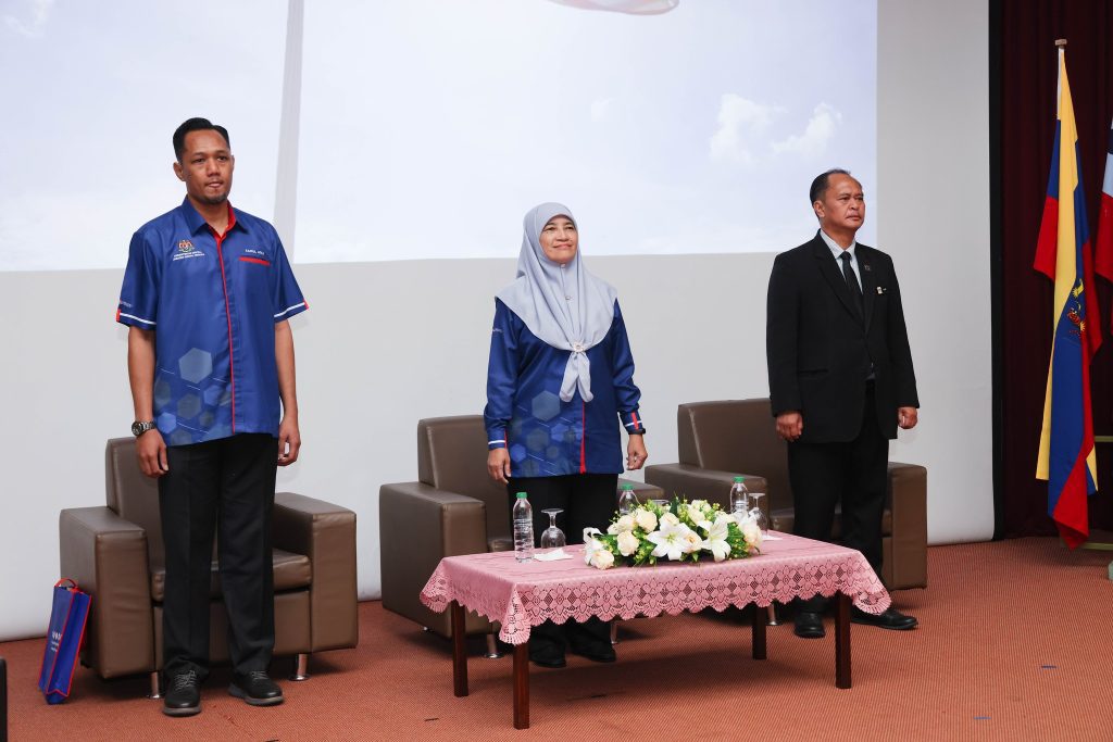 29 April 2025 | Majlis Amanat Ketua Perkhidmatan dan Penyerahan Surat Penempatan kepada 53 orang Juruteknik Komputer Gred FT1 lantikan baharu bagi Negeri Sarawak