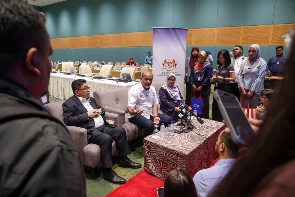 Mesyuarat Pertama Jawatankuasa Perkongsian Data Negara Tahun 2025 Dirasmikan oleh Menteri Dig (3)